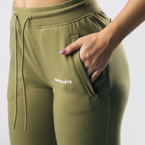 NWT Women’s Alphalete Small Green High Waisted Drawstring Essential Core Joggers - Picture 1 of 11